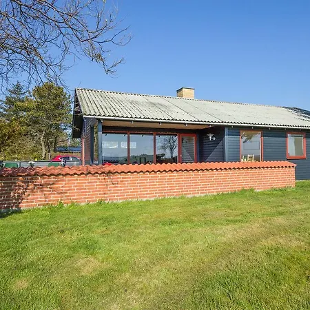 Three-bedroom Holiday In * Hals