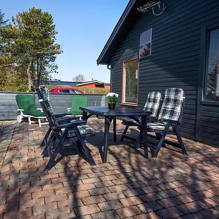 Three-bedroom Holiday In * Hals