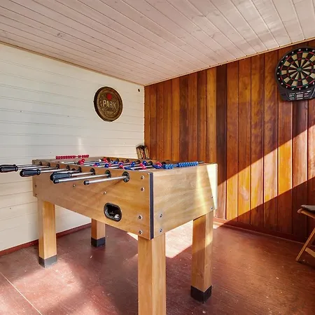 Three-bedroom Holiday In * Hals