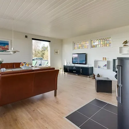 Three-bedroom Holiday In * Hals