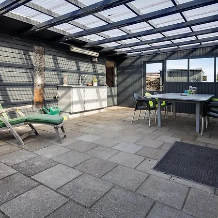 Three-bedroom Holiday In * Hals