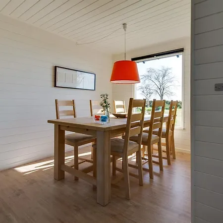 Three-bedroom Holiday In * Hals