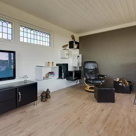 Three-bedroom Holiday In * Hals